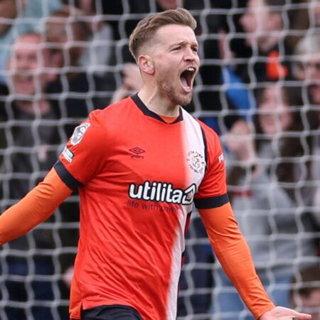 Luton Salvages Draw Against Nottingham Forest with Late Luke Berry Equalizer